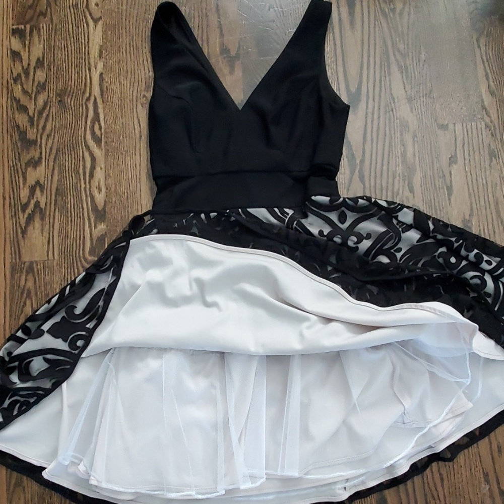 Dress - Picture 4 of 6